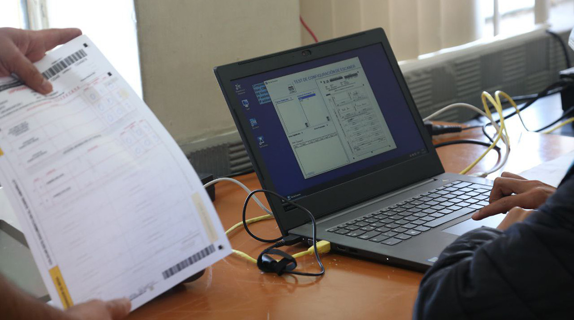 Un simulacro de la segunda vuelta electoral se llevó a cabo este 1 de abril de 2021 en el colegio Central Técnico, en Quito.