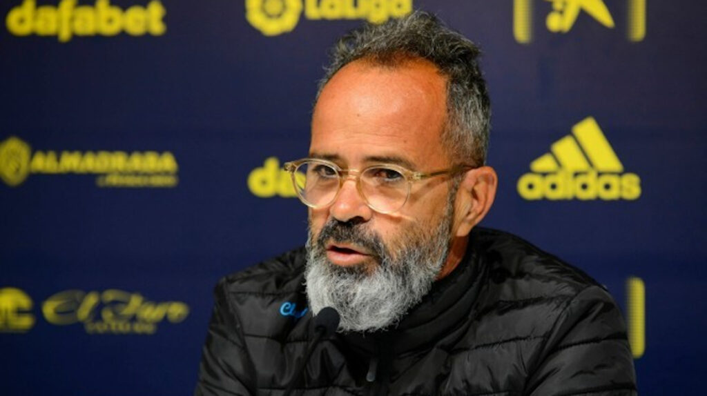 El entrenador del Cádiz defiende a Juan Cala por acusaciones de racismo