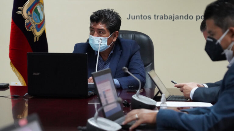 Jorge Yunda, alcalde de Quito, durante la sesión del COE Metropolitano del 6 de abril de 2021.