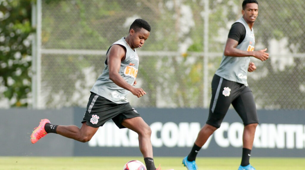 El DT de Corinthians ve a Cazares “levemente gordo” para volver a jugar