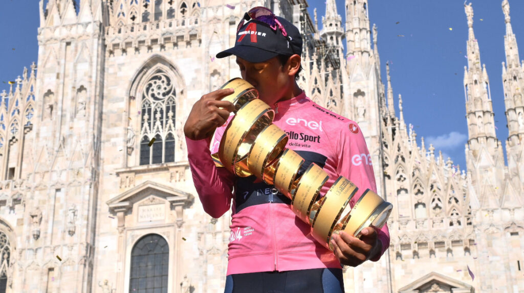 Egan Bernal da positivo para Covid-19 luego de ganar el Giro de Italia