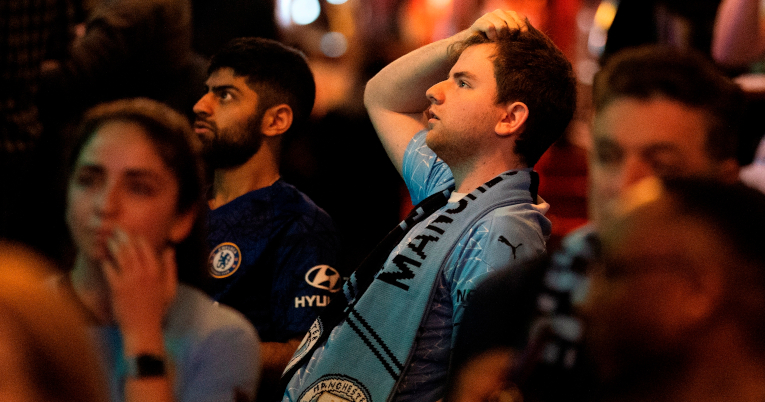 Aficionados del Manchester City y del Chelsea sufrían mirando la final de la Champions League.
