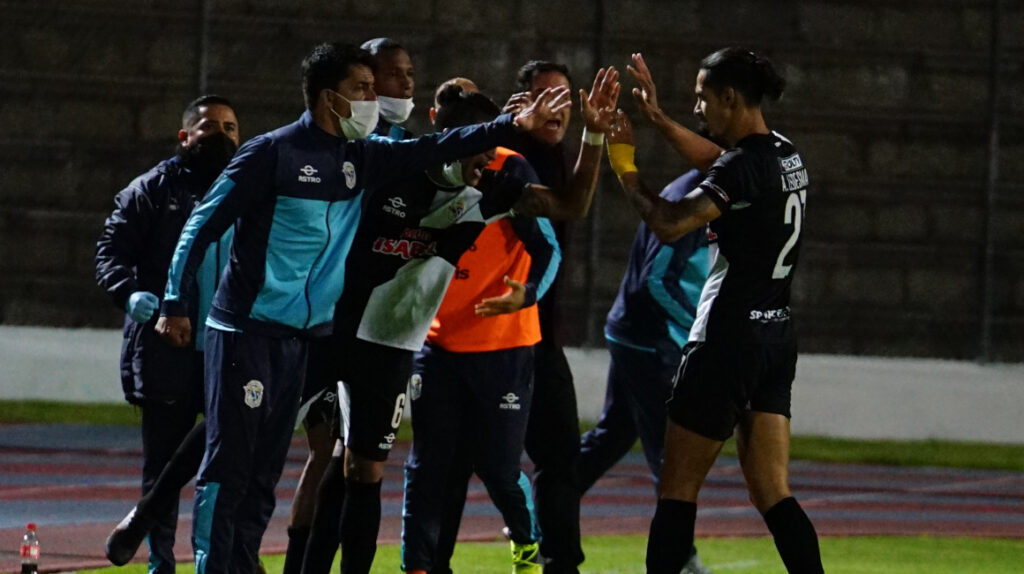 Con un gol de Ángel Ledesma, el Manta rescata un empate en Riobamba