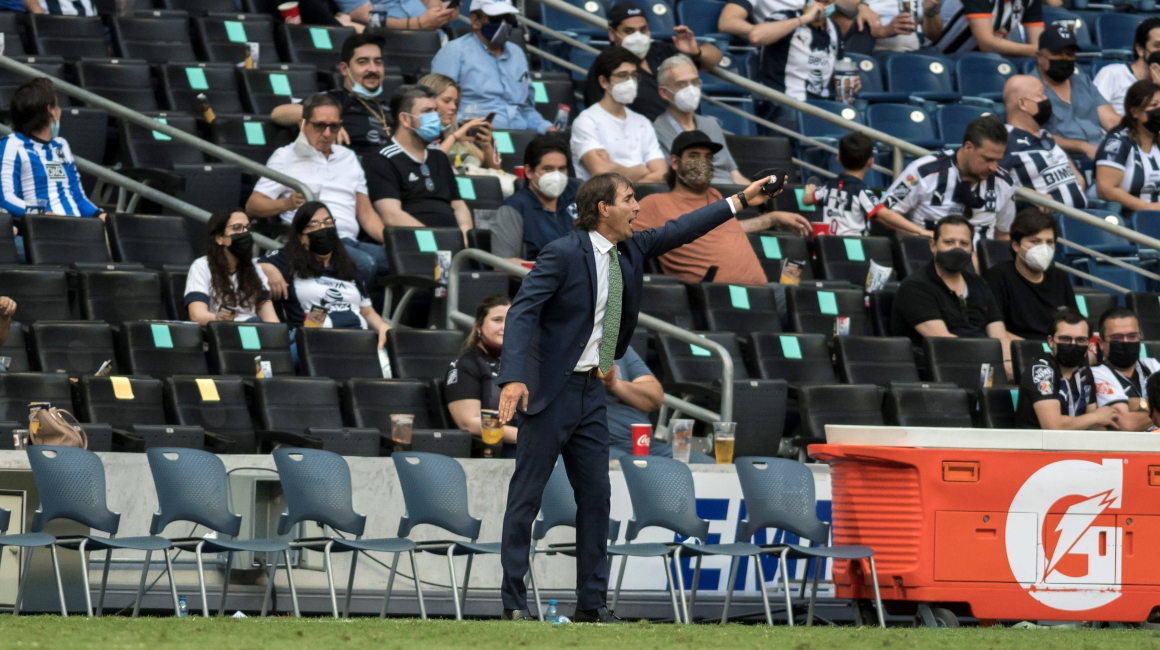 El entrenador del Santos Laguna, Guillermo Almada, durante el partido de cuartos de final del Clausura mexicano ante los Rayados de Monterrey, el 16 de mayo de 2021.