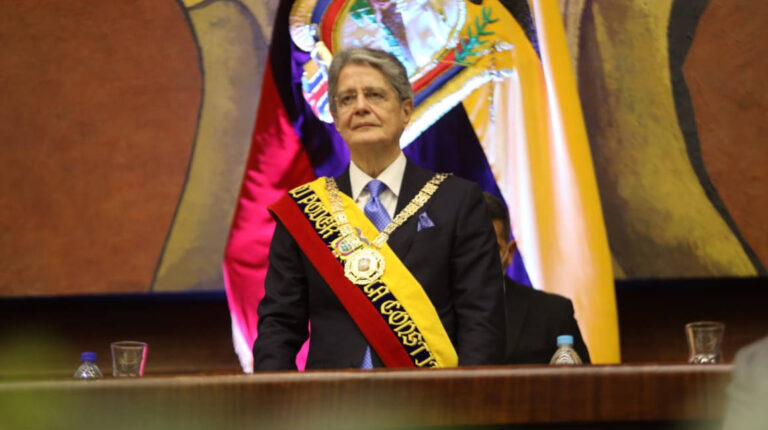 Los ecuatorianos están pesimistas y decae confianza en las instituciones