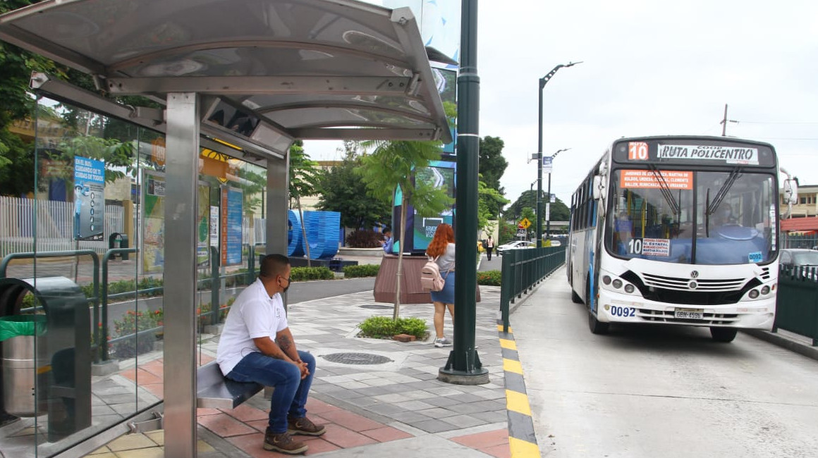 El servicio de transporte público se suspendió en Guayaquil la tarde del 21 de mayo de 2021.
