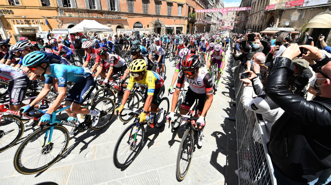 Jonathan Caicedo durante la salida de la Etapa 11 del Giro de Italia, el 19 de mayo de 2021, en Perugia.