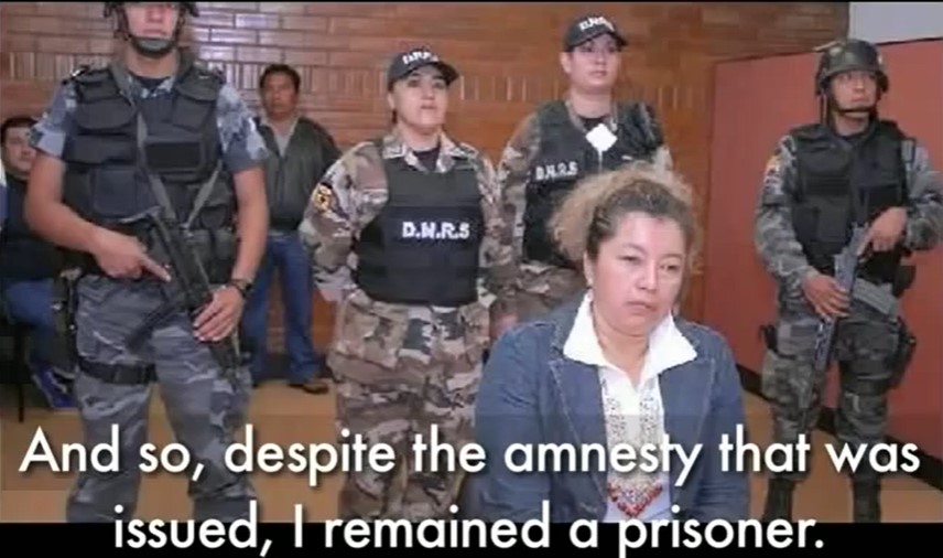 Guadalupe Llori bajo custodia policial, en 2007.