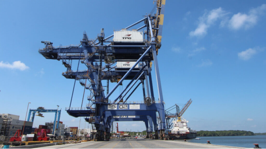 Puerto de Guayaquil aumentará capacidad de carga con grúas especiales
