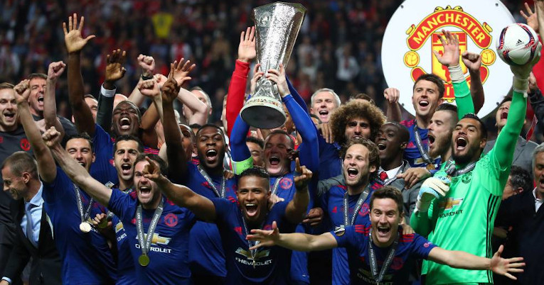 Los futbolistas del Manchester United celebran el título de la Europa League, el 24 de mayo de 2017.