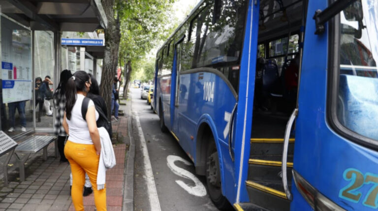 Operadoras de transporte urbano de Quito piden focalización del precio de los combustibles