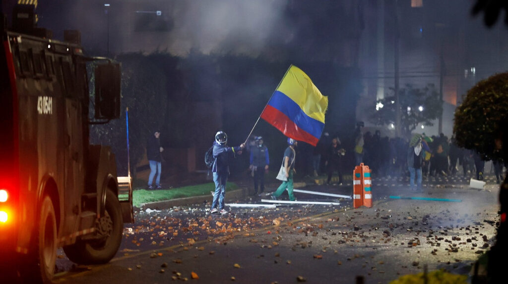 Protesta se mantiene en Colombia, piden frenar la violencia