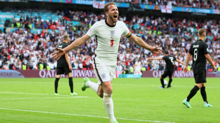 El jugador de Inglaterra, Harry Kane, festeja un gol ante Alemania por la Eurocopa, el martes 29 de junio de 2021.
