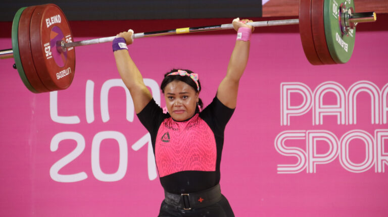 La pesista Neisi Dajomes, durante su participación en los Juegos Panamericanos de Lima, en 2019.