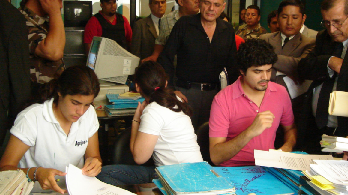 Damaris (iz), Jael y José Luis, durante una audiencia en 2009.