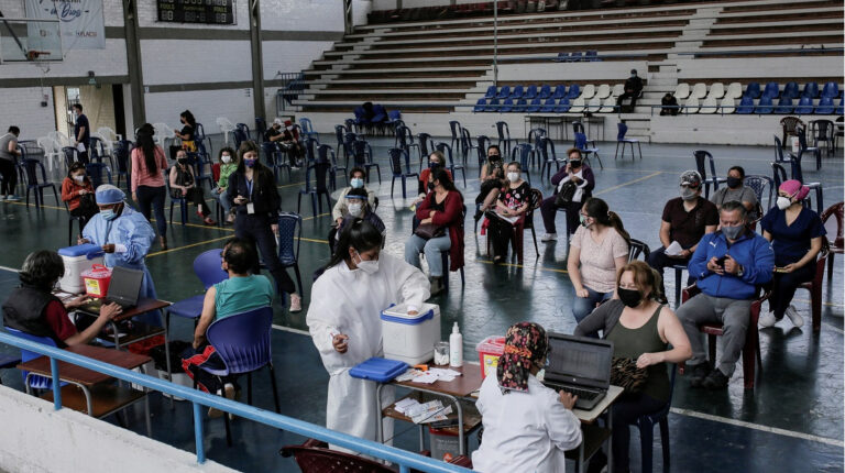 Seis puntos habilitados para vacunar a adolescentes mayores de 16 años, en Quito