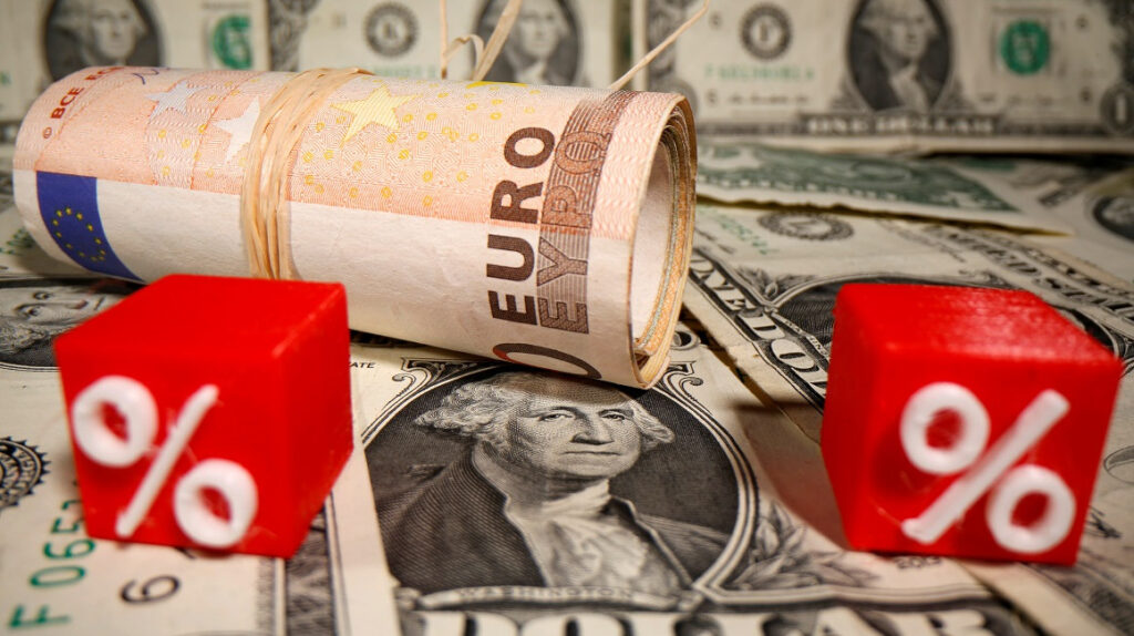 El dólar sube impulsado por señales de recuperación en Estados Unidos