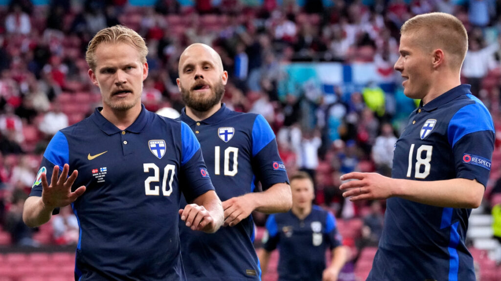 Finlandia venció a Dinamarca, luego del desmayo de Christian Eriksen