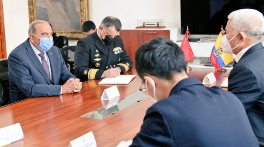 Reunión entre el Ministerio de Defensa y representantes del Gobierno chino, el 8 de junio de 2021.