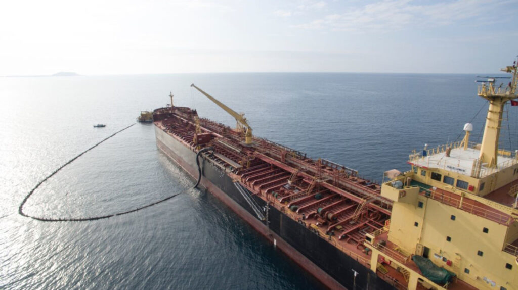 Petroecuador vende dos lotes de crudo Oriente y Napo