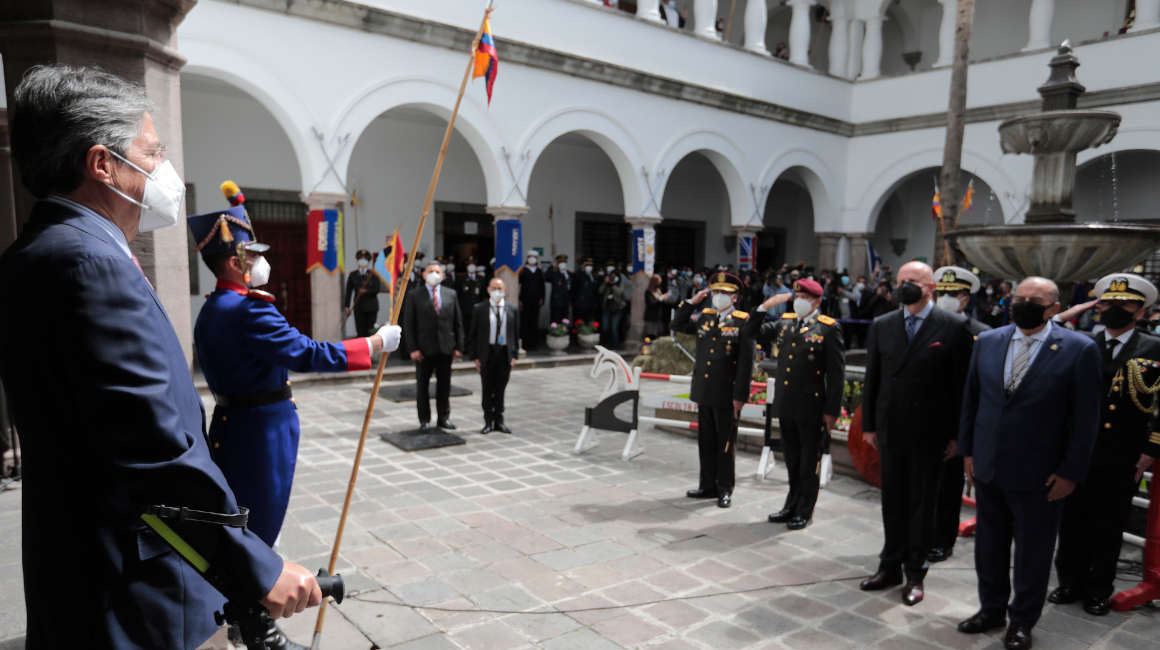 El presidente Guillermo Lasso junto al vicepresidente Alfredo Borrero, participaron en el Cambio de Mando de autoridades de la Casa Militar del Palacio de Gobierno, el 31 de mayo de 2021.