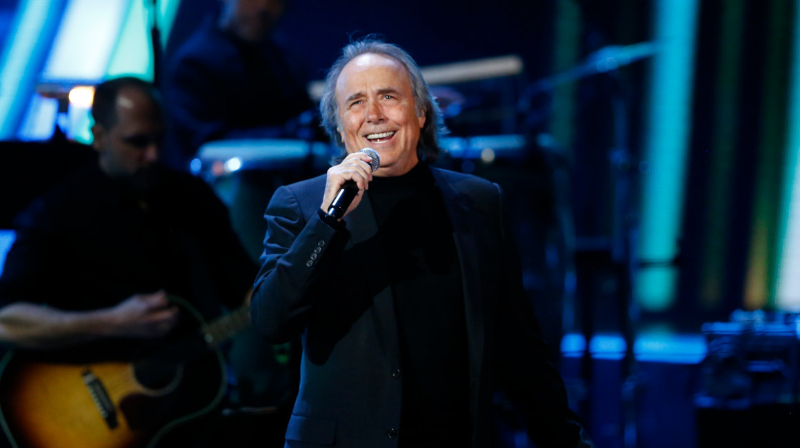 Latin Recording Academy Person of the Year Joan Manuel Serrat performs "Mediterraneo" at the 15th Annual Latin Grammy Awards in Las Vegas