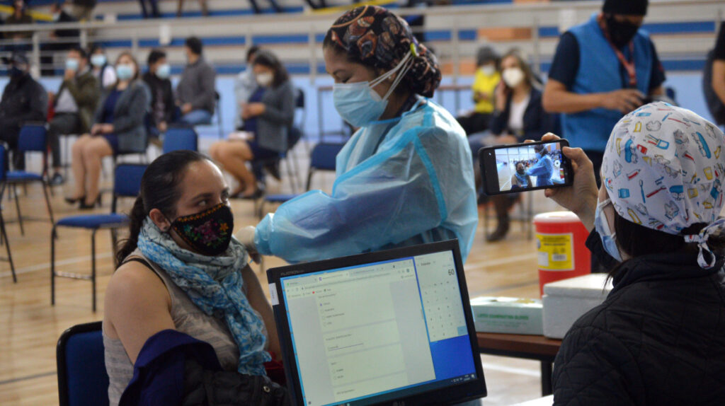 Vacunados con Janssen recibirán refuerzo con AstraZeneca en Ecuador