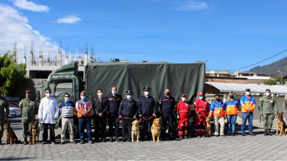 Inauguración del taller de adiestramiento de canes para detección de Covid-19 en Quito, el 24 de junio de 2021. 