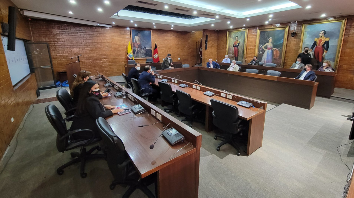Concejales de oposición al alcalde de Quito, Jorge Yunda, en la sala de sesiones del Concejo Metropolitano, el 6 de julio de 2021.