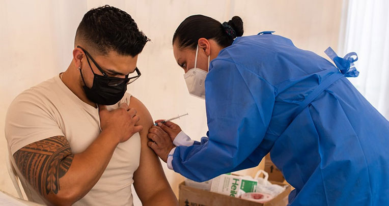Banco Pichincha anuncia plan de vacunación para 40.000 personas
