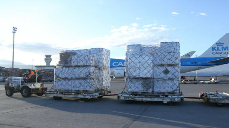 La tarde del miércoles 17 de junio de 2021 llegó al aeropuerto Mariscal Sucre, de Quito, un cargamento con 379.080 vacunas de Pfizer, gracias a la iniciativa Covax.