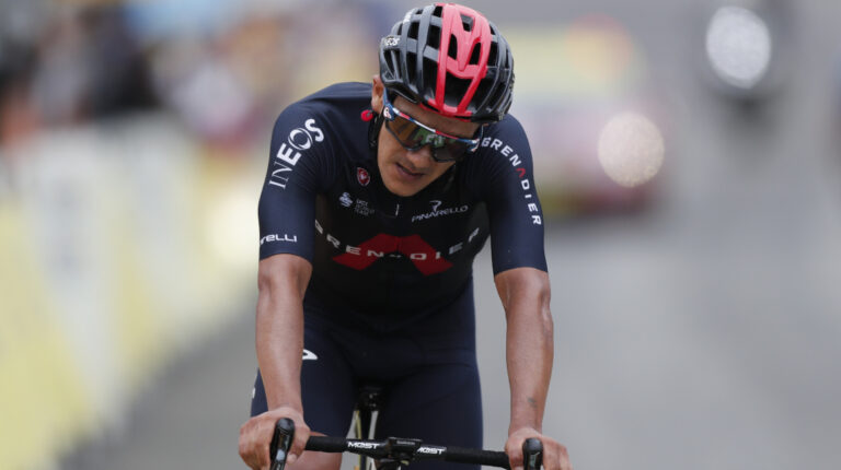 Richard Carapaz corona en Luz Ardiden, en la Etapa 18 del Tour de Francia, el jueves 15 de julio de 2021.