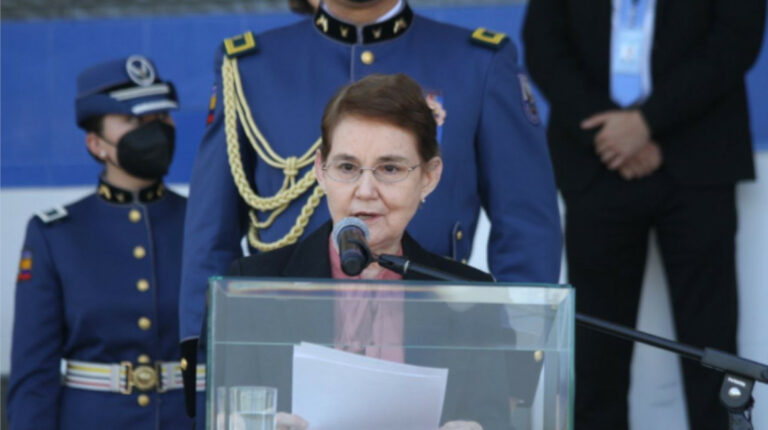 Ministra Vela ofrece impulsar 'megaley' en la Asamblea desde el lunes
