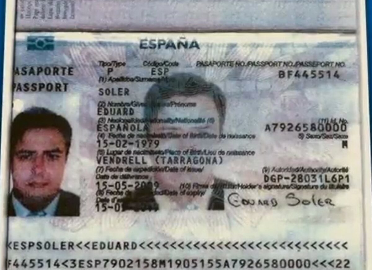 Supuesto pasaporte de alias 'El Ruso', informante de la Senain.
