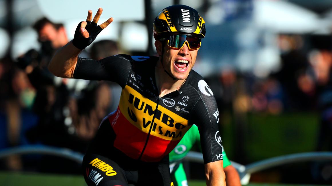 El belga Wout Van Aert celebra la victoria en la última etapa, el domingo 18 de julio. 