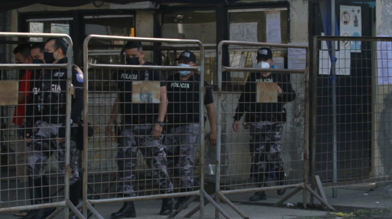 Detenido se trepó por una planta y se fugó de la Penitenciaría del Litoral