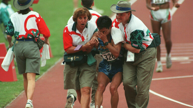 El cuencano Jefferson Pérez, después de su participación en los Juegos Olímpicos de Atlanta, el 26 de julio de 1996, donde obtuvo la medalla de oro en los 20 kilómetros marcha.