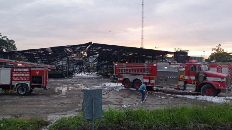 Bomberos controlaron incendio en la estación central Shushufindi