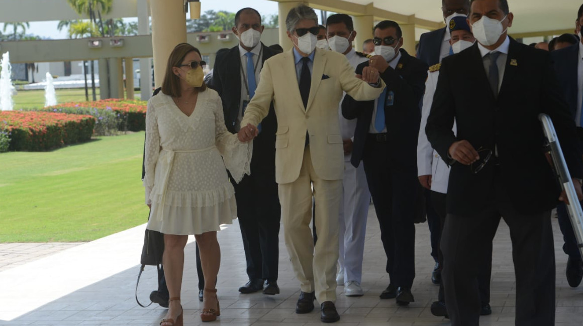 El presidente Guillermo Lasso llegó al camposanto Parque de la Paz para despedir a su amigo César Monge, quien falleció el 25 de julio de 2021 en Guayaquil.