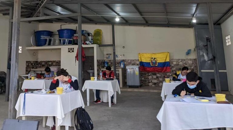 Ecuador logra dos medallas de bronce en olimpiada de matemáticas en Rusia