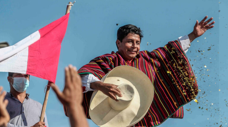 Castillo, el presidente campesino que desafía al 'status quo' peruano