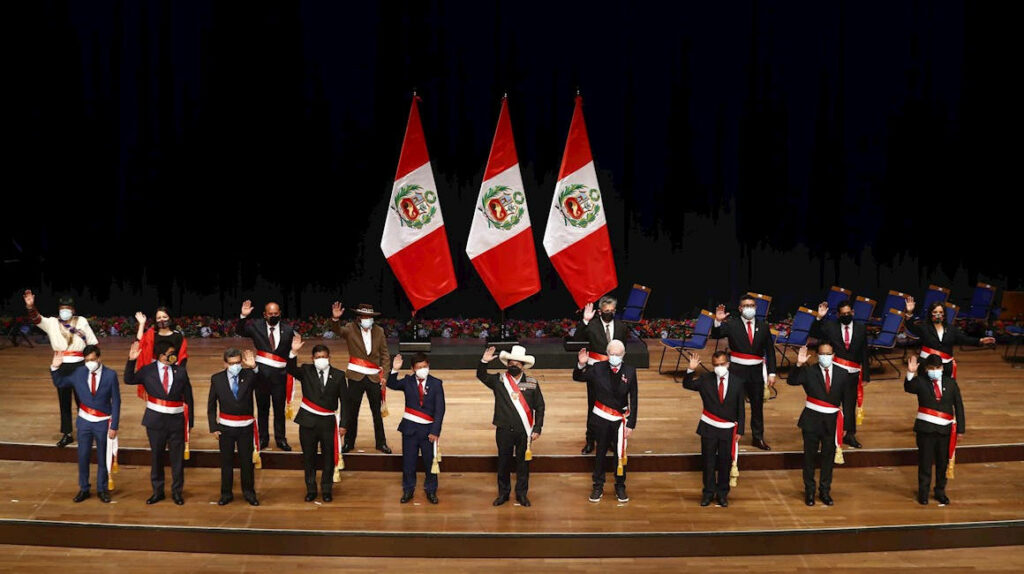 Perú: Gabinete con mucha izquierda, dos mujeres y sin ministro de Economía