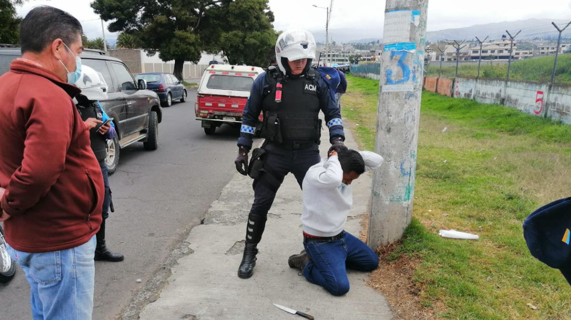 Agentes policiales recapturaron a varios presos que se fugaron de la cárcel de Latacunga, el 21 de julio de 2021.