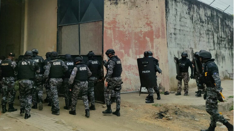 Policía controla nuevo enfrentamiento en la cárcel de Guayaquil