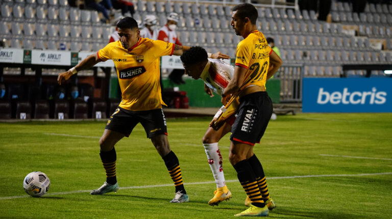 Barcelona remonta el partido en Ambato de la mano de Damián Díaz