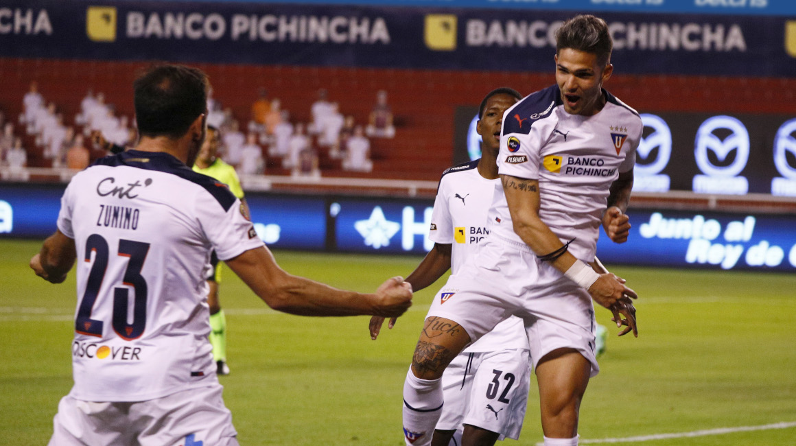 Los futbolistas de Liga celebran uno de los goles ante Olmedo, en Quito, el lunes 2 de agosto de 2021.