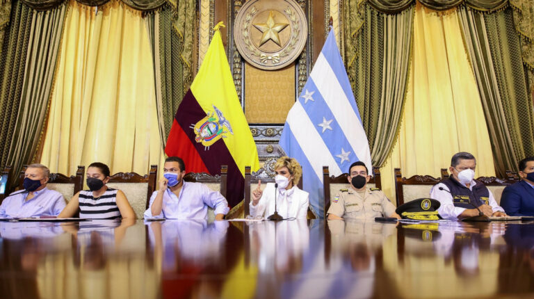 Municipio de Guayaquil despide a 42 agentes por supuesta extorsión