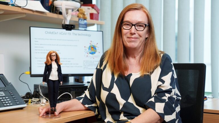 Barbie dedica una muñeca a la científica creadora de la vacuna de Oxford