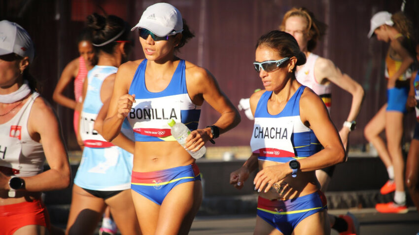 Paola Bonilla y Rosa Alba Chacha, durante la maratón de los Juegos Olímpicos de Tokio.