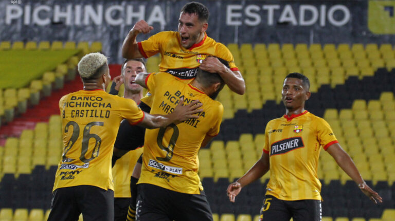 Los jugadores de Barcelona celebran uno de los goles en la victoria ante Guayaquil City, el sábado 7 de agosto de 2021, por la tercera fecha de la LigaPro.